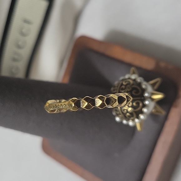 GUCCI SPIKE STUDDED SPIKED INTERLOCKING GG LOGO RING - Picture 6 of 11